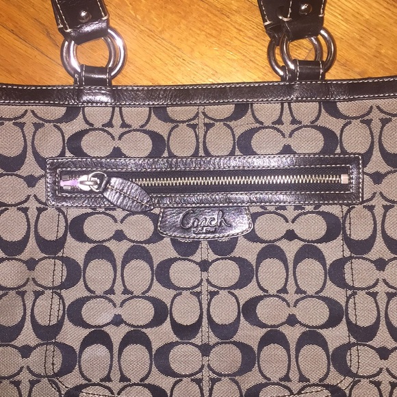 Coach Bag with Purple Lining. Authentic - Picture 2 of 5